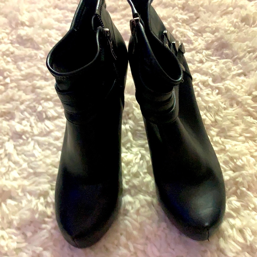 BCBGeneration ankle booties 7.5!